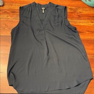 Jones New York Women's Sleeveless V-Neck Blouse in Black